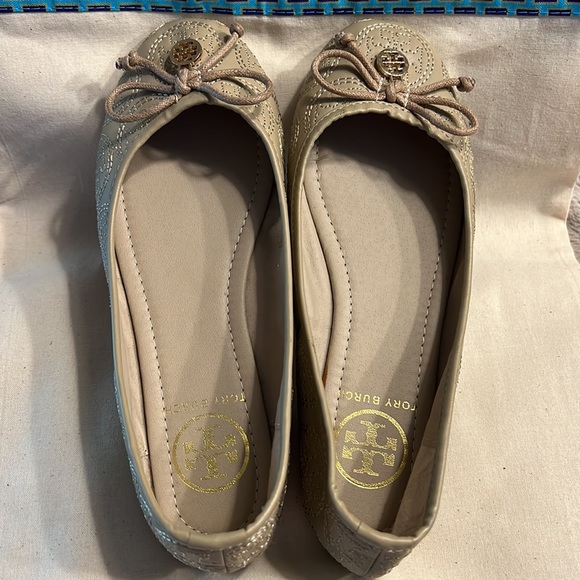 TORY BURCH Chelsea Stitched Logo Ballerina Flats - Picture 6 of 9